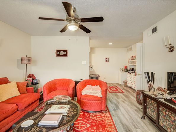 845 Augusta Drive 6, Houston TX 77057