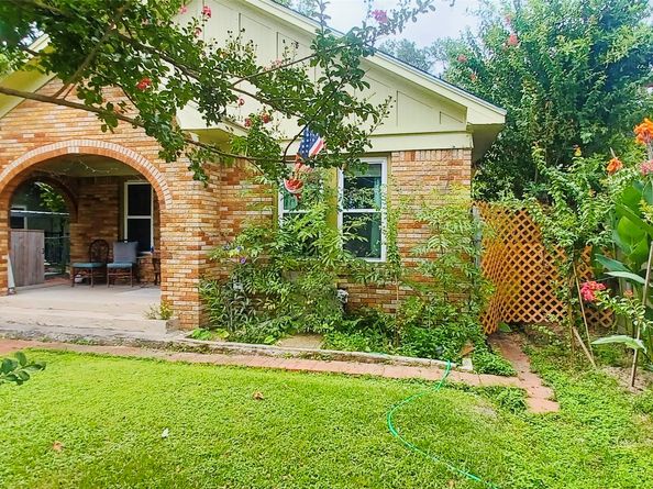 610 Caplin Street, Houston TX 77022