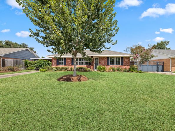2127 Lazybrook Drive, Houston TX 77008