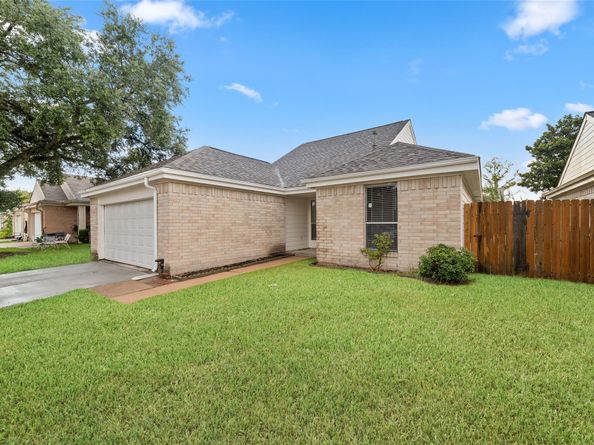 6322 Lynkat Lane, Houston TX 77083