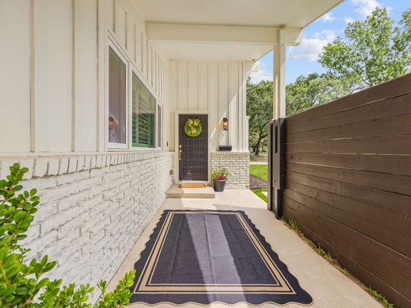 5250 Beechnut Street, Houston TX 77096