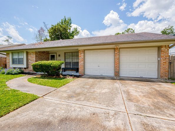 7231 Pine Grove Drive, Houston TX 77092