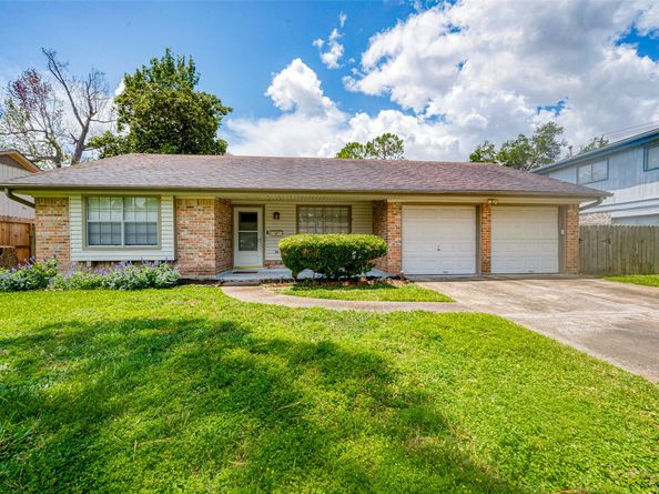 7231 Pine Grove Drive, Houston TX 77092
