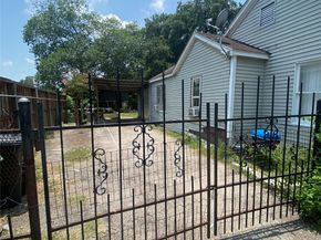 1928 E Crosstimbers Street, Houston TX 77093