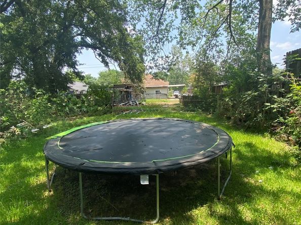 1928 E Crosstimbers Street, Houston TX 77093