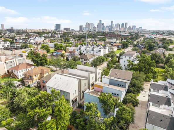 2010 Blodgett Street G, Houston TX 77004