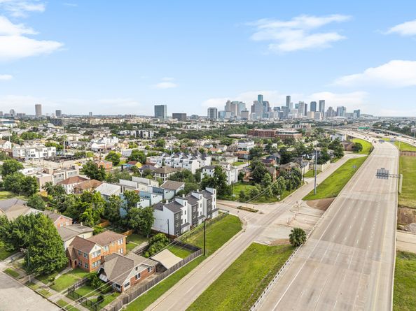 2010 Blodgett Street G, Houston TX 77004