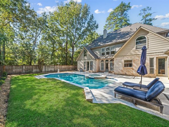 46 Rolling Links Court, The Woodlands TX 77380