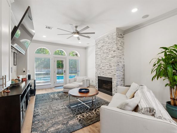 46 Rolling Links Court, The Woodlands TX 77380