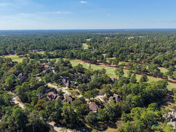 46 Rolling Links Court, The Woodlands TX 77380