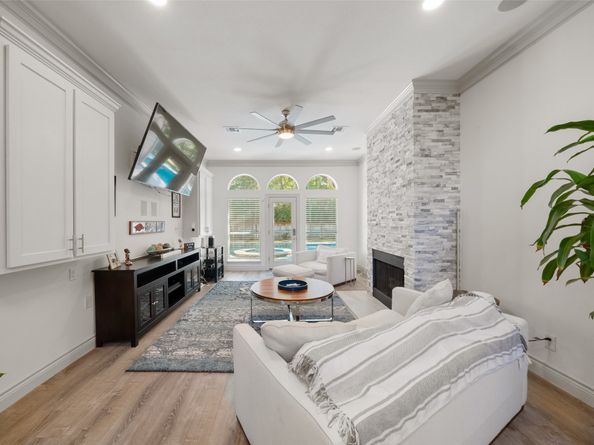 46 Rolling Links Court, The Woodlands TX 77380