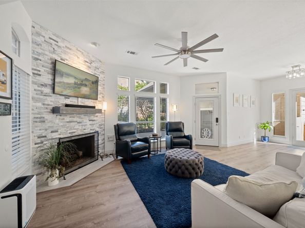 46 Rolling Links Court, The Woodlands TX 77380