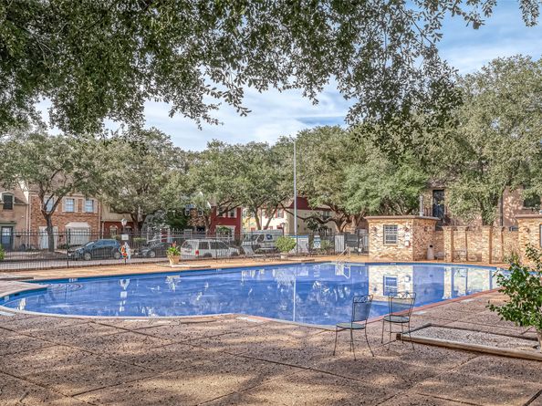 5204 Arboles Drive B, Houston TX 77035