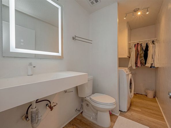 12042 Mighty Oak Drive B, Houston TX 77066