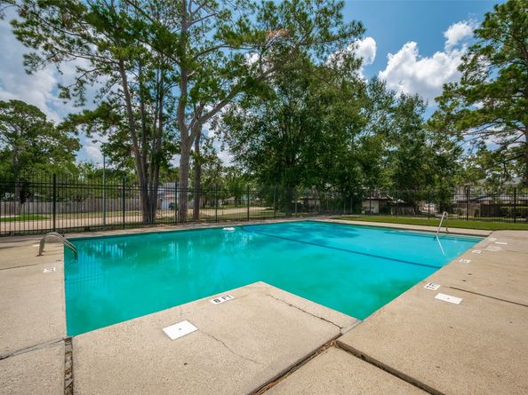 12042 Mighty Oak Drive B, Houston TX 77066