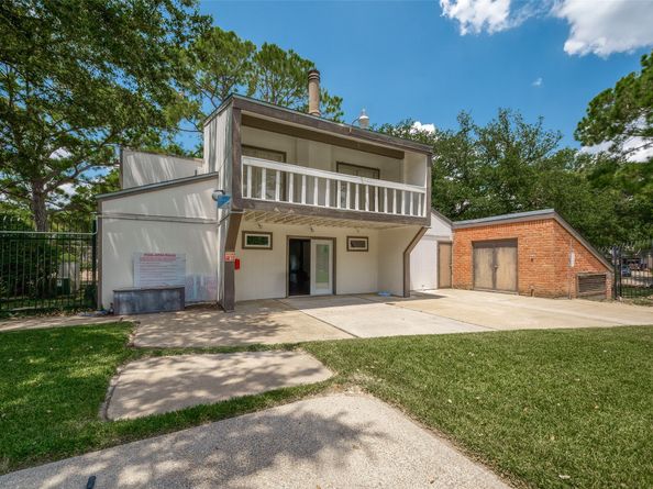 12042 Mighty Oak Drive B, Houston TX 77066