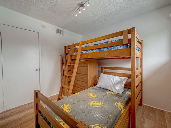 12042 Mighty Oak Drive B, Houston TX 77066