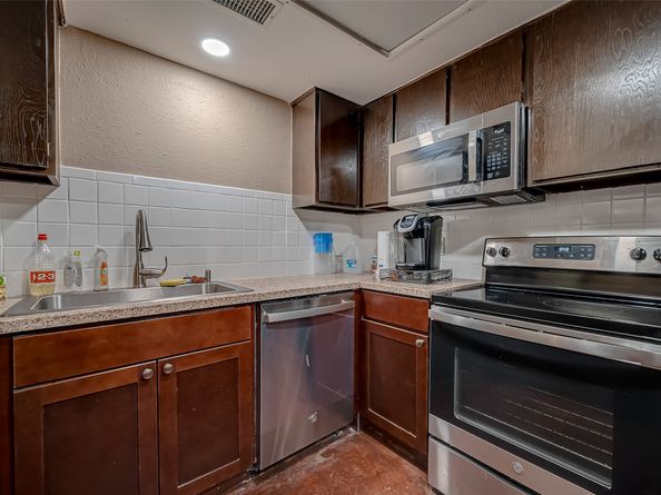 12042 Mighty Oak Drive B, Houston TX 77066