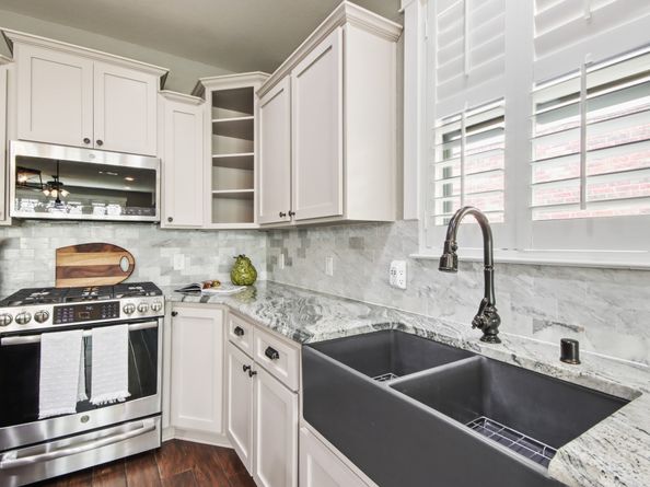 11 Canterborough Place, Tomball TX 77375