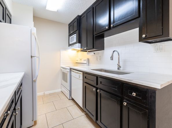 2750 Holly Hall Street 304, Houston TX 77054