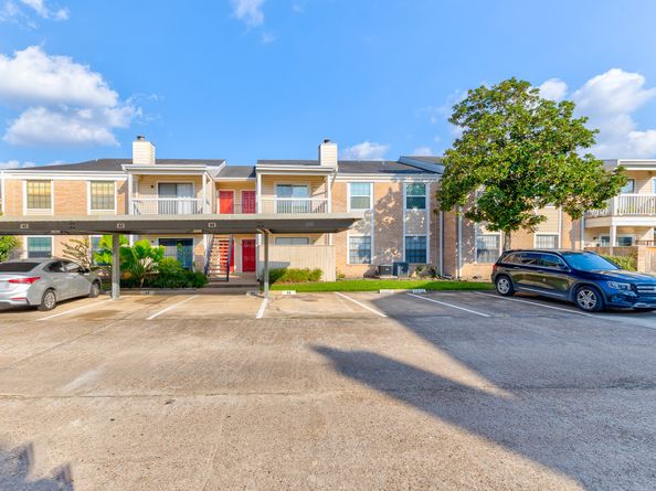 2750 Holly Hall Street 304, Houston TX 77054