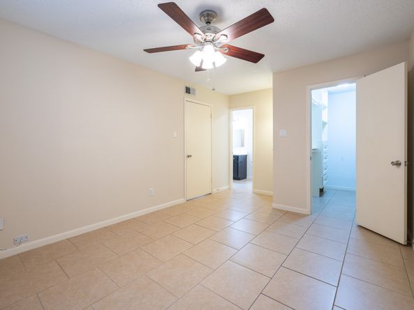 2750 Holly Hall Street 304, Houston TX 77054