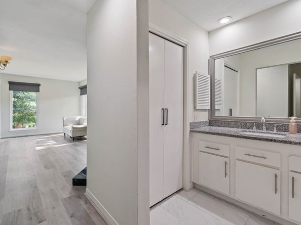 1928 Augusta Drive, Houston TX 77057