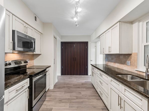 1928 Augusta Drive, Houston TX 77057