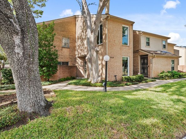1928 Augusta Drive, Houston TX 77057