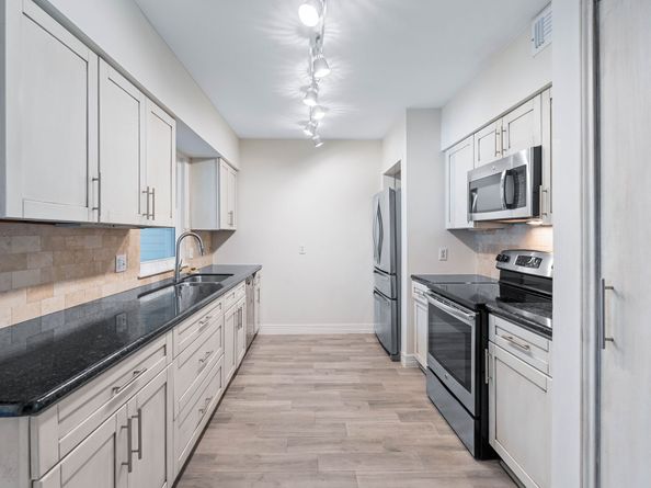 1928 Augusta Drive, Houston TX 77057