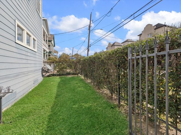 1427 W 25th Street, Houston TX 77008