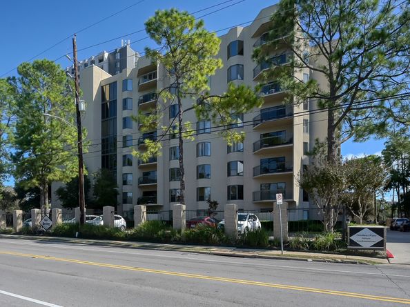 661 Bering Drive 310, Houston TX 77057