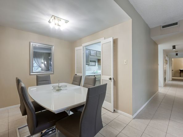 661 Bering Drive 310, Houston TX 77057