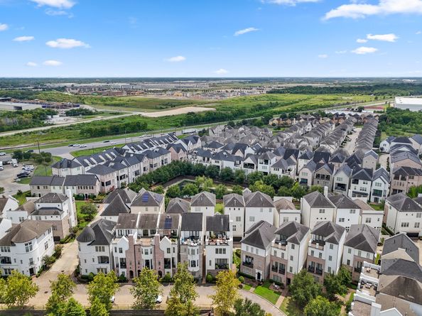 2032 Fannin Station S, Houston TX 77045