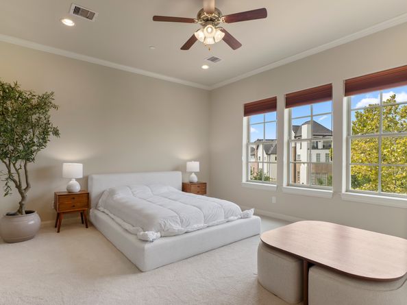 2032 Fannin Station S, Houston TX 77045