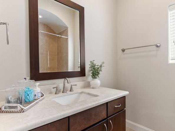 2032 Fannin Station S, Houston TX 77045