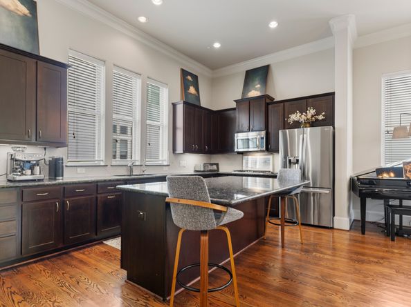 2032 Fannin Station S, Houston TX 77045