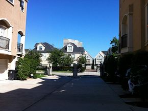 5629 Dolores Place Lane B, Houston TX 77057