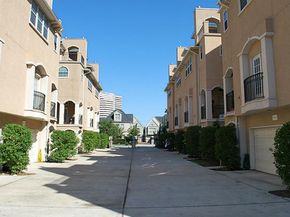 5629 Dolores Place Lane B, Houston TX 77057