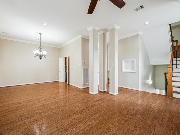 5629 Dolores Place Lane B, Houston TX 77057