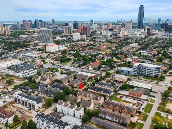 5629 Dolores Place Lane B, Houston TX 77057