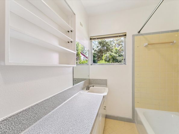 10 Pine Creek Court, Houston TX 77017