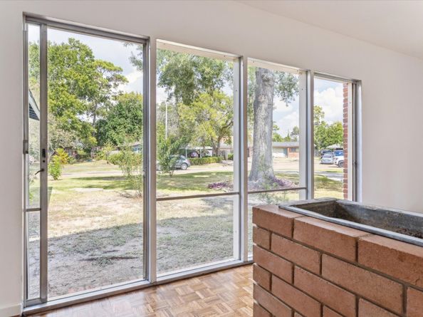 10 Pine Creek Court, Houston TX 77017