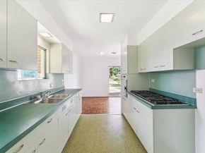 10 Pine Creek Court, Houston TX 77017