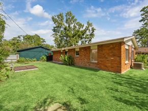 10 Pine Creek Court, Houston TX 77017