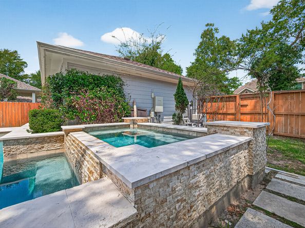 30 Whetstone Ridge Way, The Woodlands TX 77382