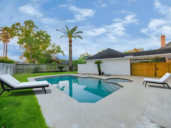 1742 Crescent Green Drive, Houston TX 77094