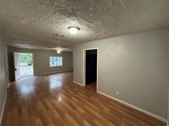 5910 Southtown Street, Houston TX 77033