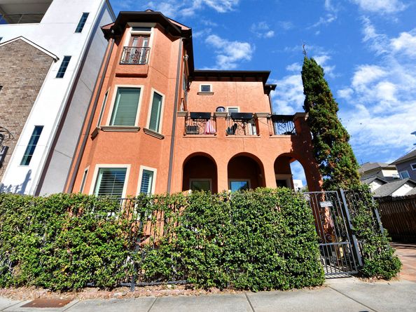 1141 W 23rd st A, Houston TX 77008