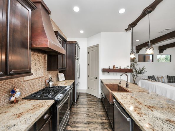 1141 W 23rd st A, Houston TX 77008